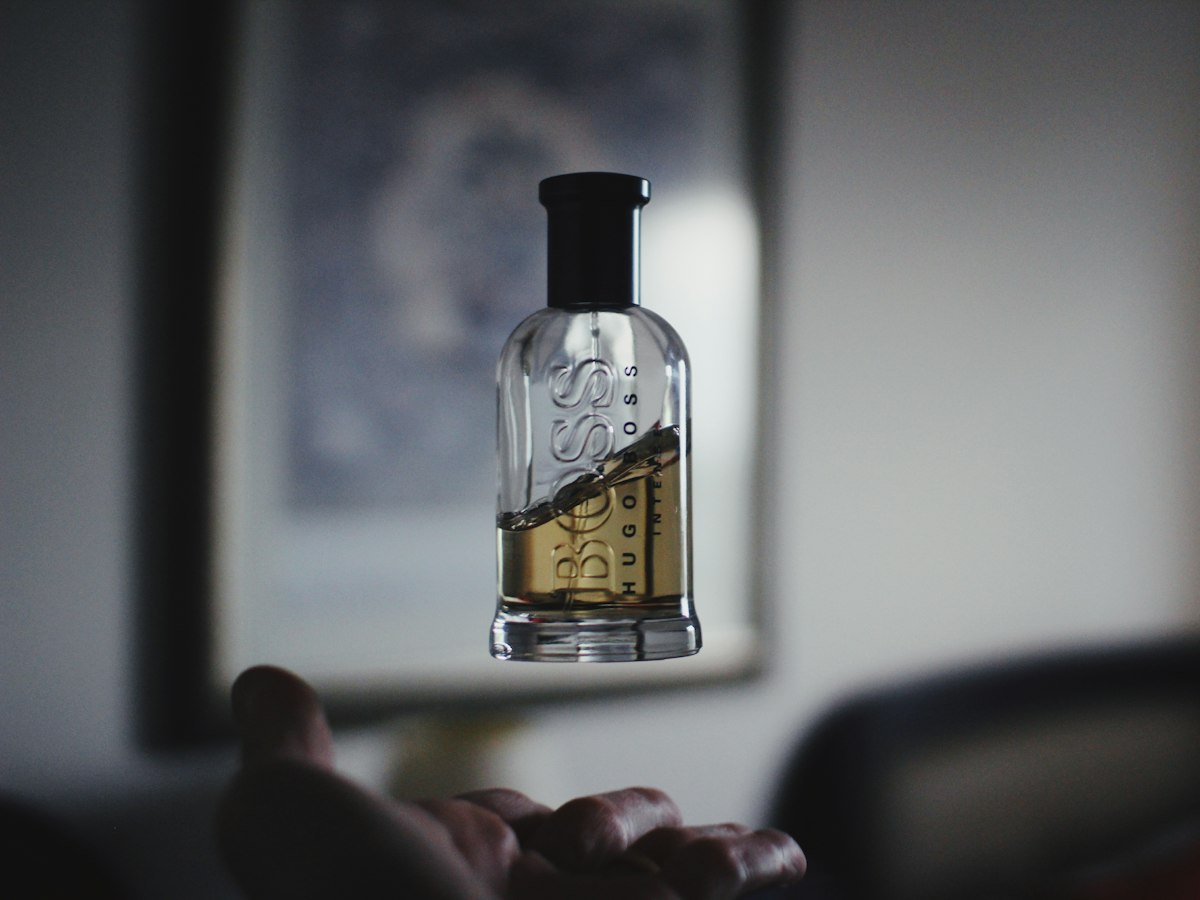 Atelier perfume ingredients and resins